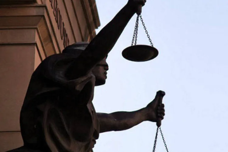 
	Est&aacute;tua simboliza a Justi&ccedil;a: lentid&atilde;o no caso da primeira m&aacute;fia dos fiscais serve de alerta para caso da quadrilha acusada de desviar 500 milh&otilde;es
 (.)