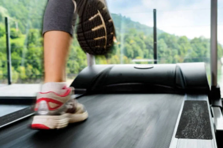 Esteira: correr no mesmo ritmo e inclinação confortáveis pode render a você uma lesão em vez de bom desempenho (Getty Images)