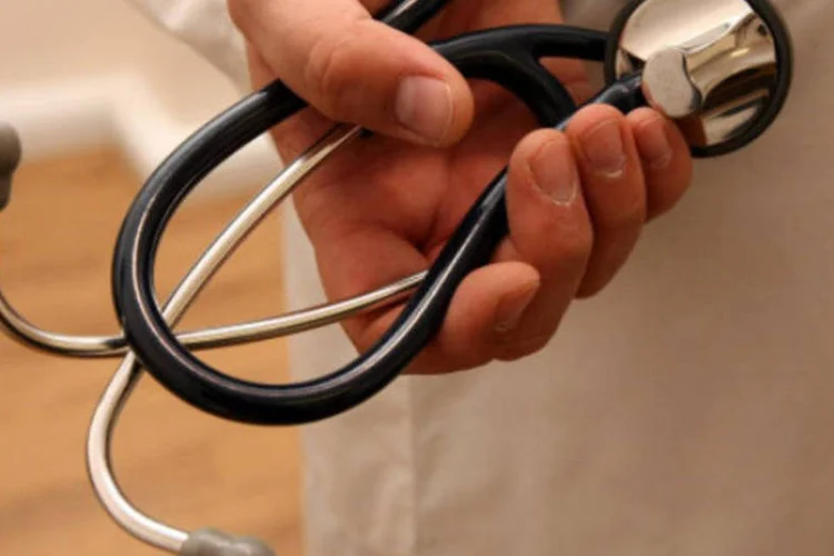 
	M&eacute;dico: De acordo com resultado preliminar de sindic&acirc;ncia aberta pelo secret&aacute;rio-adjunto, Elias Fernando Miziara, 22 m&eacute;dicos do quadro efetivo n&atilde;o compareceram ao trabalho
 (Adam Berry/Getty Images)