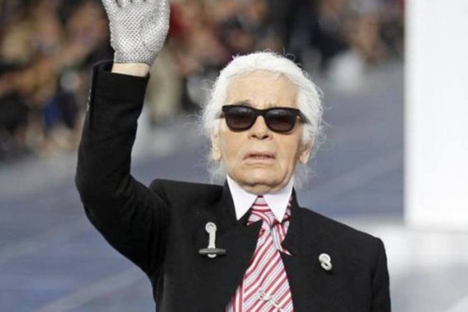 Com Kate Moss e outros artistas, marcas homenageiam Karl Lagerfeld