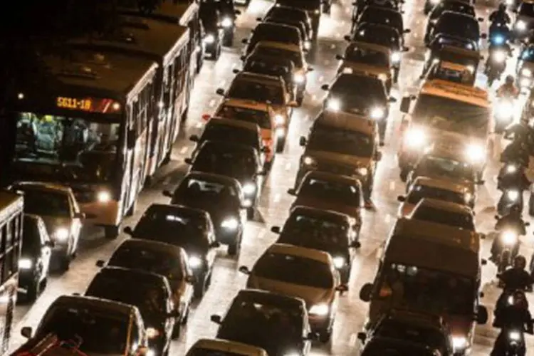 
	Tr&acirc;nsito em estrada: o tr&aacute;fego &eacute; intenso desde as 7 horas
 (Yasuyoshi Chiba/AFP)