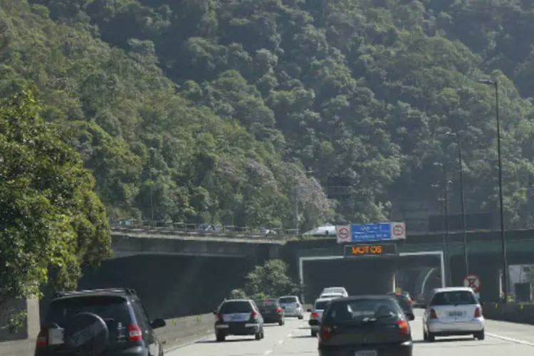 
	Estradas: principais rodovias que ligam S&atilde;o Paulo ao litoral do estado seguem congestionadas em alguns pontos
 (Marcos Santos/USP Imagens)