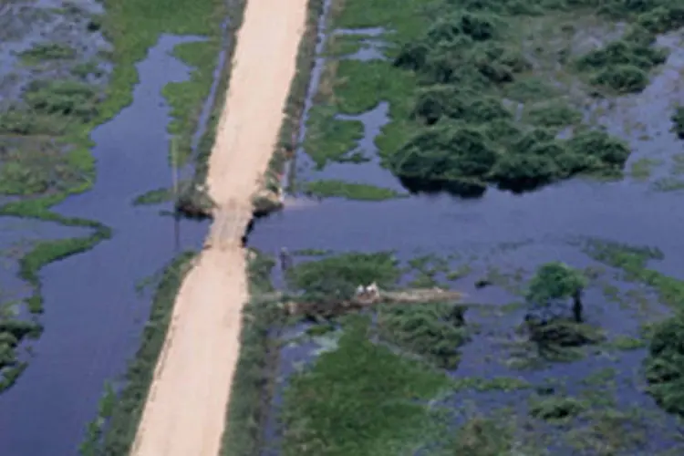 
	Estrada Transpantaneira, no Mato Grosso: expectativa &eacute; que, em 2014, sejam doados mais 7.992 equipamentos
 (Divulgação)