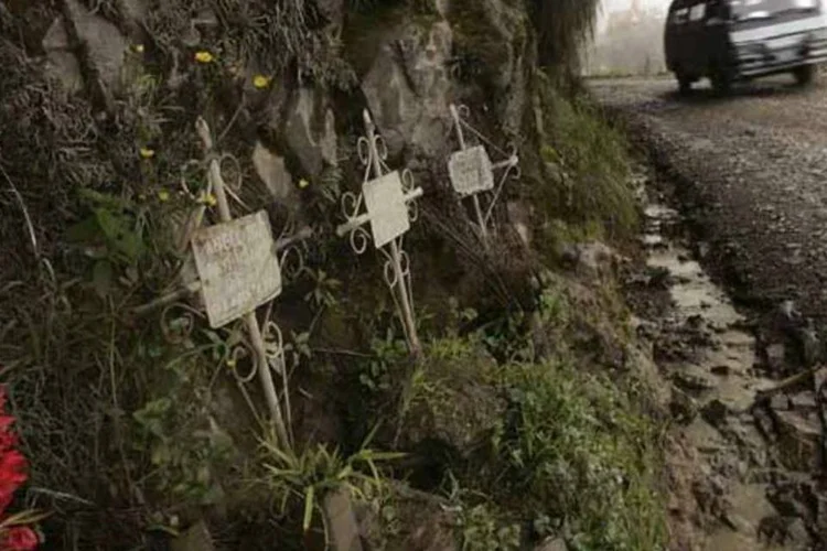 
	Yungas Road, tamb&eacute;m conhecida como Estrada da Morte, na Bol&iacute;via: este foi o segundo grave acidente ocorrido nesta semana na Bol&iacute;via envolvendo um &ocirc;nibus
 (Spencer Platt / Getty Images)