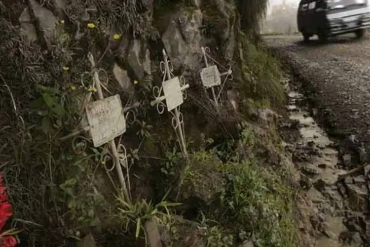 
	Yungas Road, tamb&eacute;m conhecida como Estrada da Morte, na Bol&iacute;via: o &ocirc;nibus caiu de um barranco de 400 metros de profundidade
 (Spencer Platt / Getty Images)