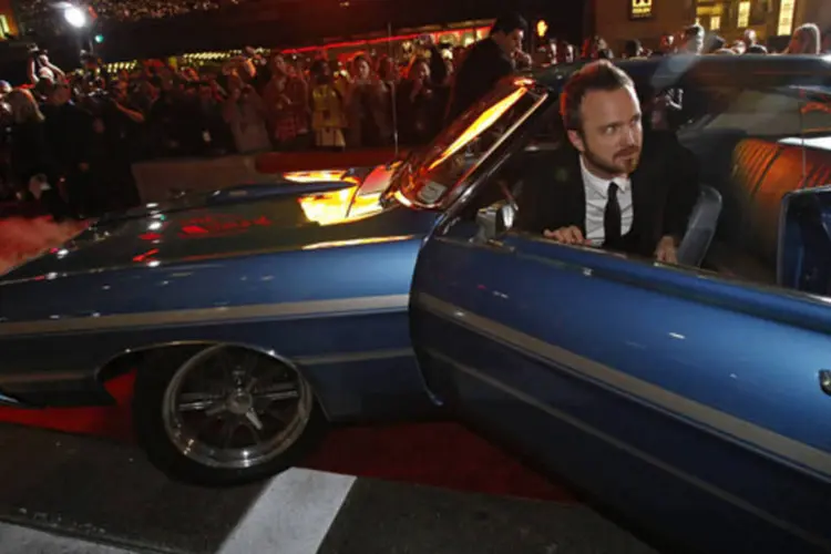 Ator Aaron Paul, que interpreta Tobey Marshall em 'Need For Speed, chega para a pré-estreia do filme no Teatro Chinês de Hollywood, Califórnia (Mario Anzuoni/Reuters)