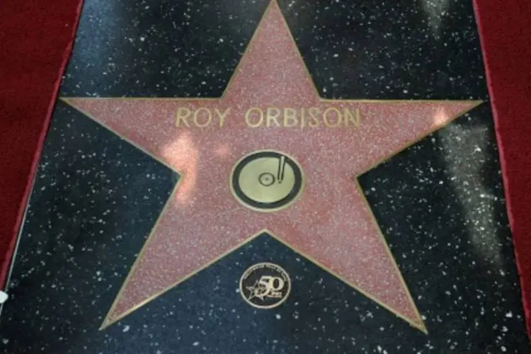 A estrela do músico Roy Orbison é vista na Calçada da Fama, em Hollywood (Mark Ralston/AFP)