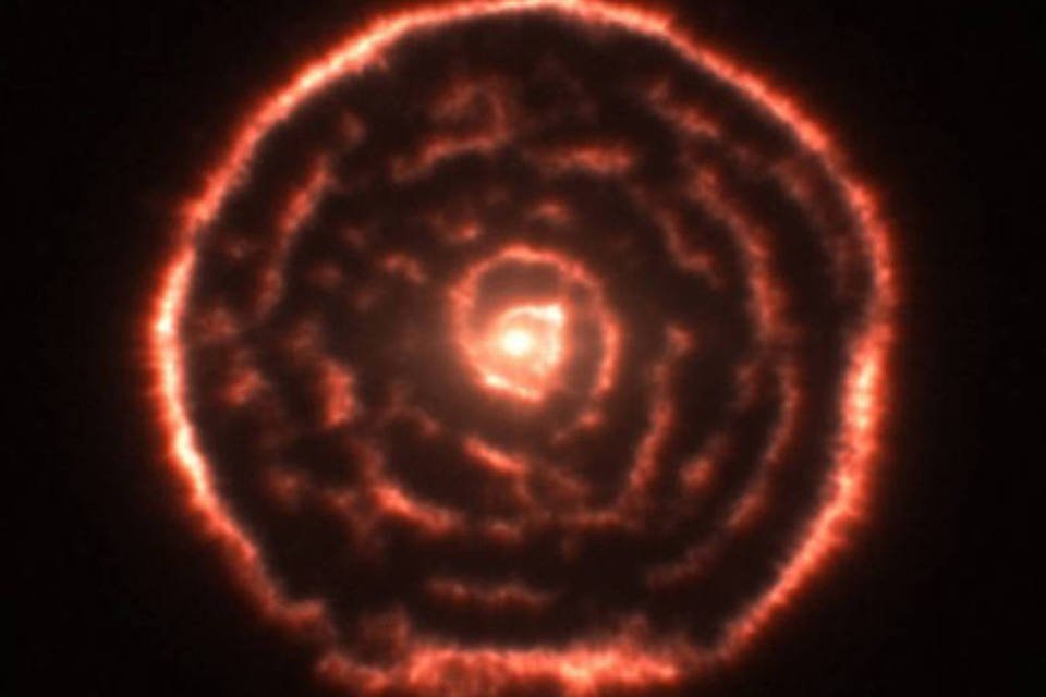 Telescópio descobre espiral ao redor de estrela