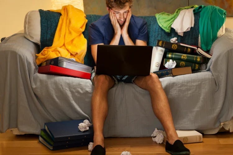 
	Estudante em meio ao caos: &eacute; importante estudar em um ambiente organizado, silencioso e confort&aacute;vel, dizem especialistas
 (Thinkstock/KatarzynaBialasiewicz)