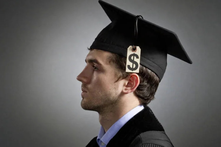 
	Custos: especialistas dizem que o pagamento do Fies deve ser declarado da mesma forma que uma d&iacute;vida
 (Thinkstock/Burlingham)