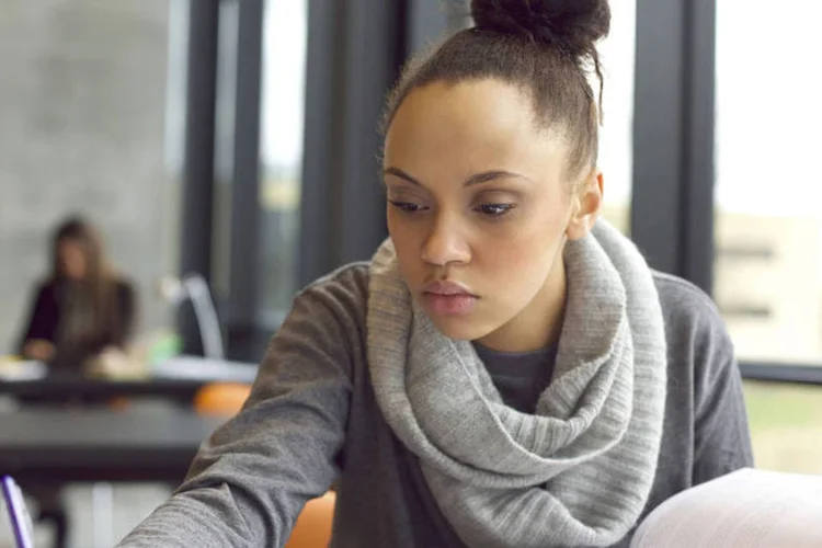 
	Estudante: total de alunos das classes D e E nas universidades federais subiu de 44% em 2010 para 66% em 2014
 (Thinkstock)