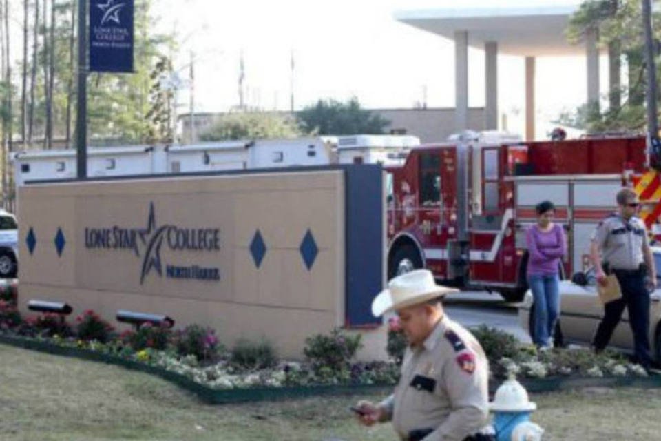 Estudante fere 14 a punhaladas em universidade no Texas