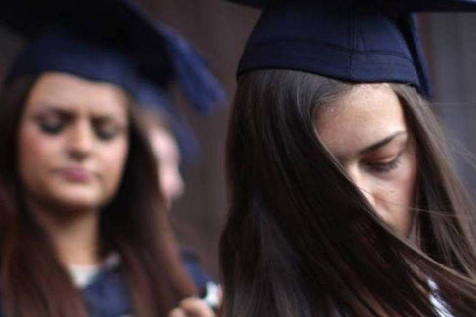 As regalias dos bancos para os universitários