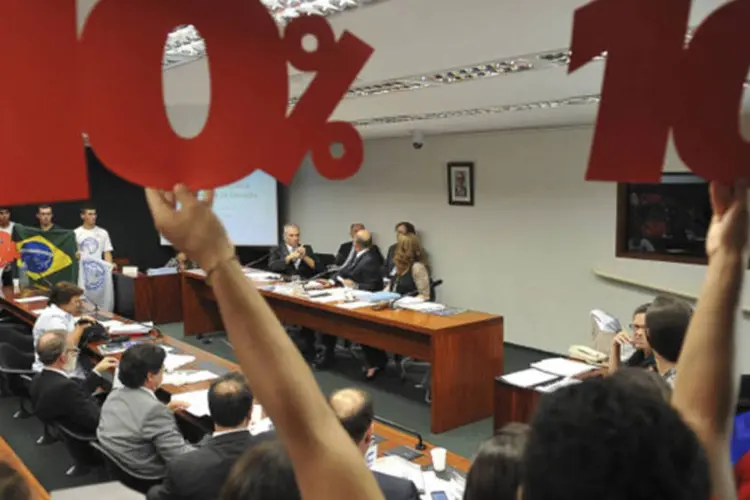 Estudantes protestam durante leitura do parecer do relator Angelo Vanhoni sobre o Plano Nacional de Educação, na Câmara dos Deputados (Fabio Rodrigues Pozzebom/ABr)