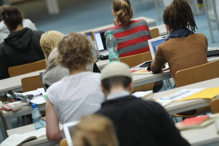 
	Ensino superior brasileiro gasta quatro vezes mais que institui&ccedil;&otilde;es de n&iacute;vel b&aacute;sico de educa&ccedil;&atilde;o
 (Getty Images/Sean Gallup)