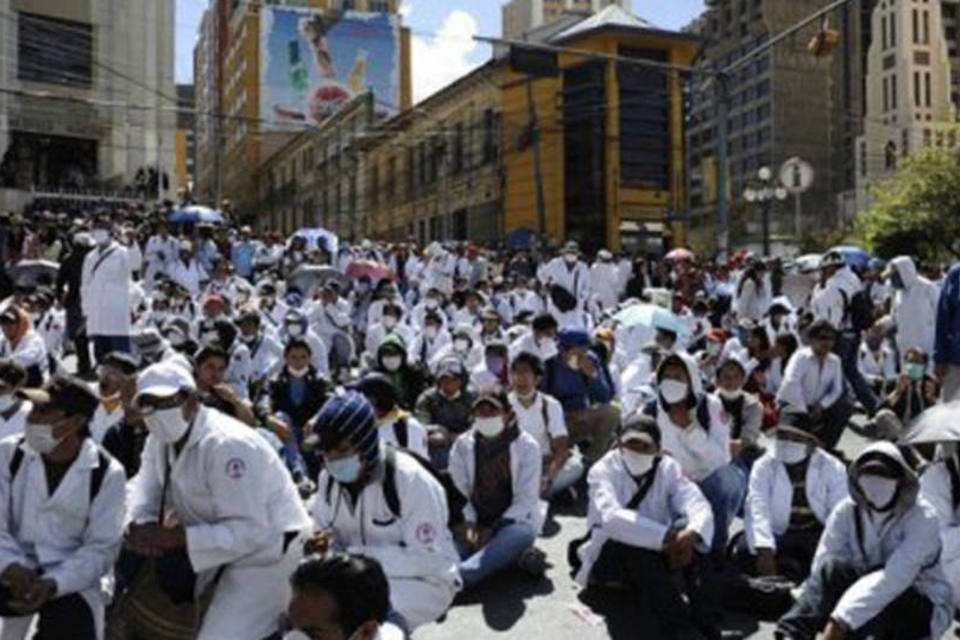 Distúrbios tumultuam La Paz, apesar de recuo do governo