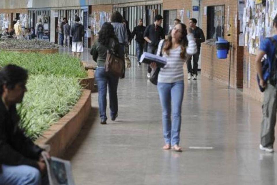 Faculdades cobram aumento superior a 6,4%