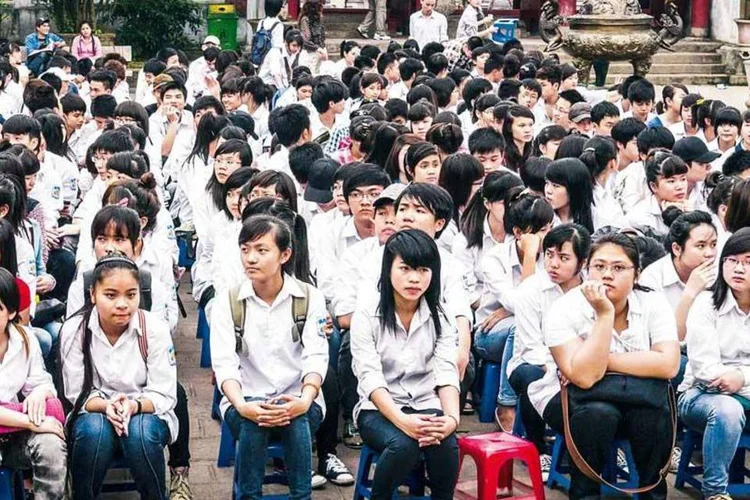 Estudantes do ensino médio, em Hanói, no Vietnã: o comprometimento de alunos e professores é alto (Jack Kurtz/ZUMA Press/Latinstock)