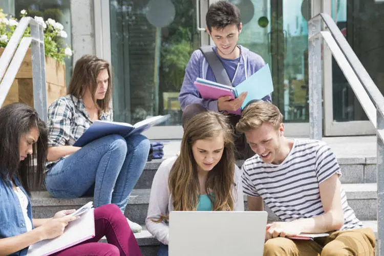 estudantes universitários (Thinkstock)