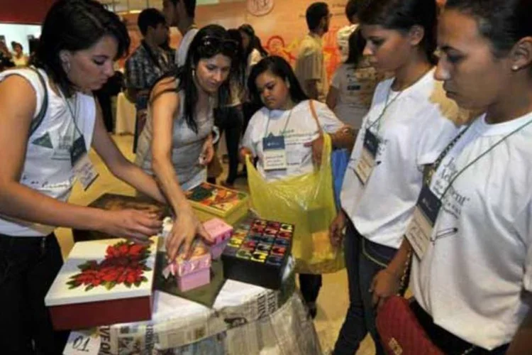 Estudantes aprendem sobre gestão empresarial e "brincam" de montar empresas (José Cruz / Ag. Brasil)