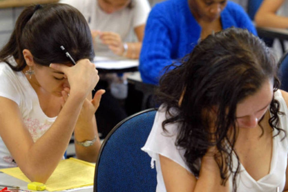 Estudantes começam a chegar aos locais de prova