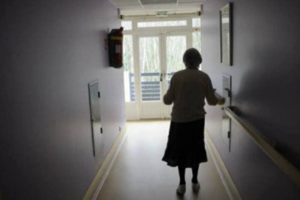 Pesquisadores buscam tratamento alternativo para Alzheimer