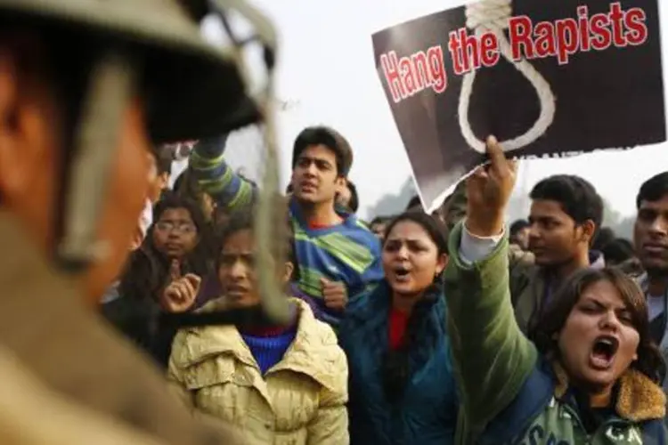 Protesto pede pena de morte para estupradores, em Nova Délhi, em 23 de dezembro de 2012 (Andrew Caballero-Reynolds/AFP)