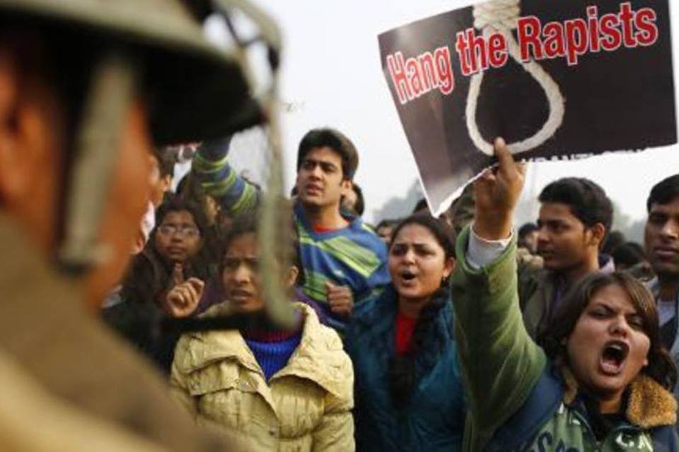 Policia indiana prende três suspeitos de estupro coletivo
