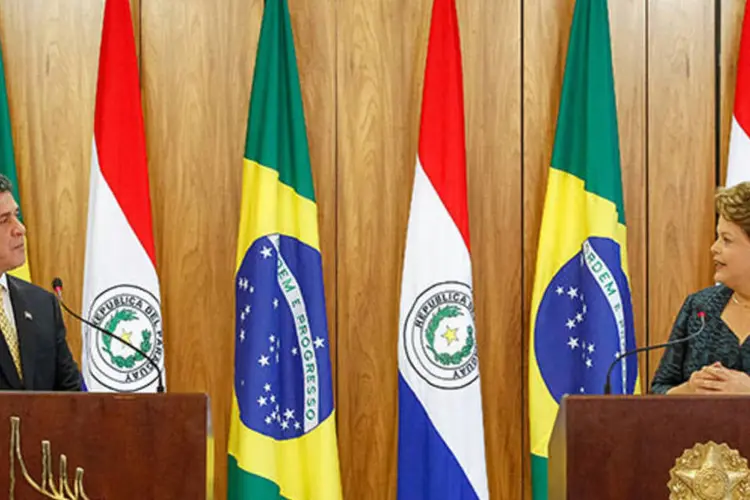 
	Dilma e Cartes durante declara&ccedil;&atilde;o &agrave; imprensa: &quot;a frequ&ecirc;ncia dos encontros mostra o desejo de aprofundar a parceria dos dois pa&iacute;ses&quot;, disse Dilma
 (Roberto Stuckert Filho/PR)
