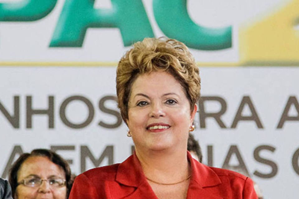 Em rádio, Dilma destaca investimento em mobilidade