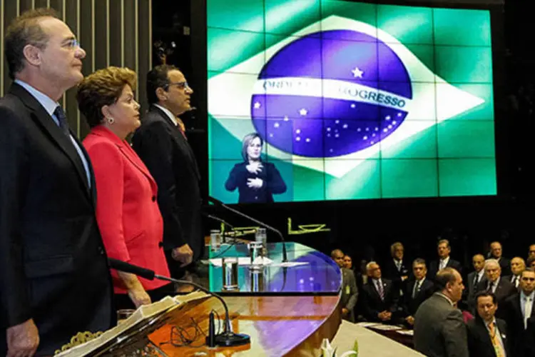 Dilma durante sessão solene em homenagem aos 25 anos da Constituição: "hoje estou na fase dos grandes beijos", desconversou a presidente (Roberto Stuckert Filho/PR)