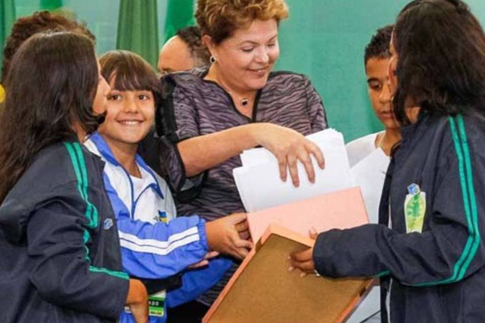 Dilma promete 10 mil escolas ecológicas e sustentáveis