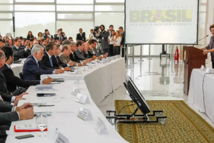 A presidente Dilma Rousseff fala durante reunião com governadores e prefeitos (Roberto Stuckert Filho/PR)