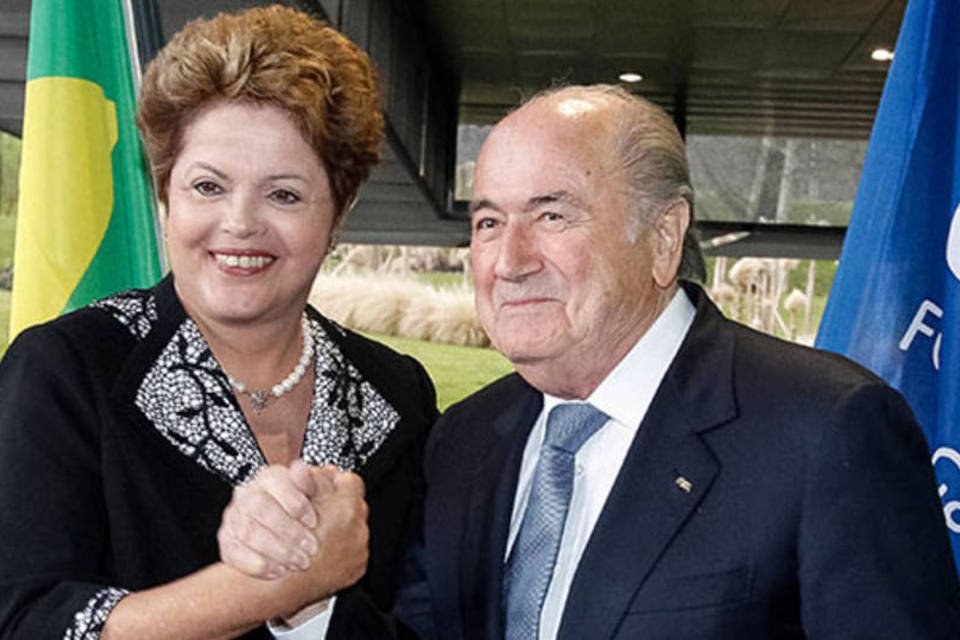 Dilma e Blatter tentam mostrar paz entre Brasil e Fifa