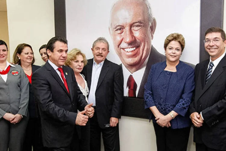 
	Dilma durante a cerim&ocirc;nia de inaugura&ccedil;&atilde;o do Hospital de Cl&iacute;nicas Municipal Jos&eacute; de Alencar, em S&atilde;o Bernardo do Campo: o hospital iniciar&aacute; suas atividades disponibilizando 70 leitos
 (Roberto Stuckert Filho/PR)