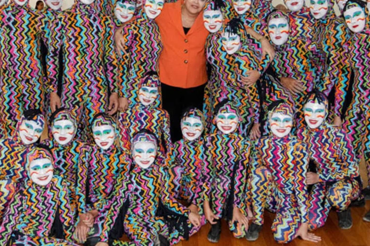 
	Dilma posa para foto com alunos do Grupo Independente de Gin&aacute;stica Geral e Acrob&aacute;tica: a presidente afirmou ainda que h&aacute; no Brasil um grande esfor&ccedil;o para viabilizar pequenos munic&iacute;pios
 (Roberto Stuckert Filho/PR)