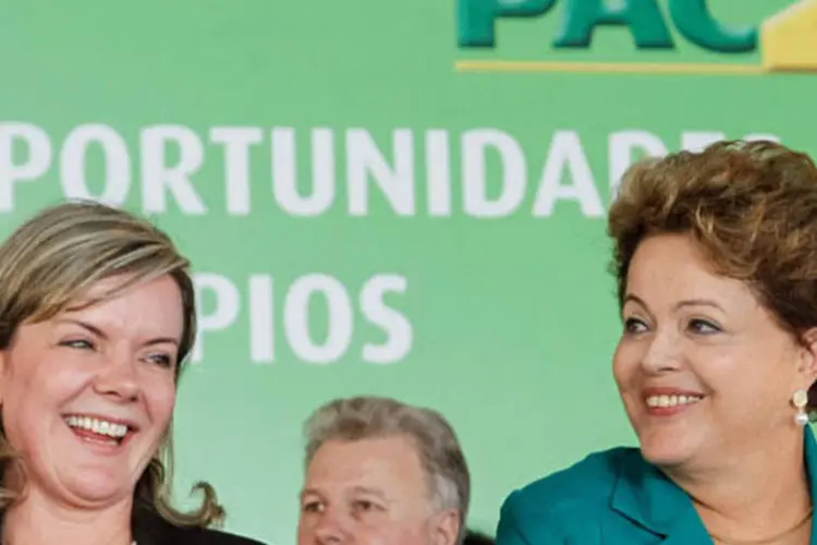 
	Dilma durante cerim&ocirc;nia de entrega de m&aacute;quinas: em 82% dos munic&iacute;pios analisados constatou-se aus&ecirc;ncia ou inadequa&ccedil;&atilde;o dos controles adotados pelas prefeituras
 (Roberto Stuckert Filho/PR)