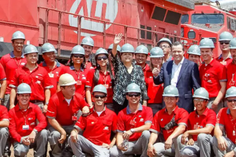 Dilma posa durante inauguração: a ALL investiu R$ 880 milhões na construção da linha de Alto Araguaia até Rondonópolis e em um terminal da empresa dentro do complexo (Roberto Stuckert Filho/PR)