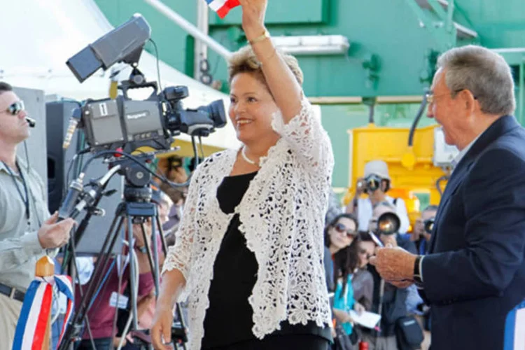 
	Presidente Dilma Rousseff e o presidente de Cuba, Ra&uacute;l Castro, durante inaugura&ccedil;&atilde;o do Porto de Mariel
 (Roberto Stuckert Filho/PR)