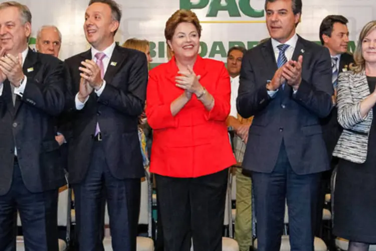 Presidenta Dilma Rousseff durante cerimônia de anúncio de investimentos do PAC Mobilidade Urbana, em Curitiba (Roberto Stuckert Filho/PR)