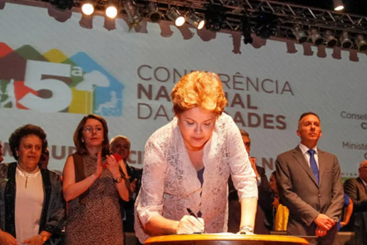 Presidenta Dilma Rousseff durante cerimônia de abertura da 5ª Conferência Nacional das Cidades, em Brasília (Roberto Stuckert Filho/PR)