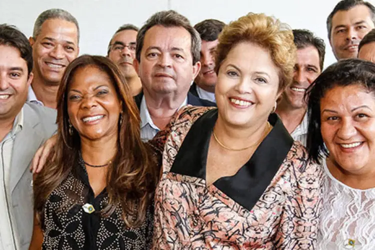 
	Dilma Rousseff: o programa oferece cr&eacute;dito&nbsp;e R$ 300 a R$ 15 mil com juros de 5% ao ano, ou seja, 0,4% ao m&ecirc;s
 (Roberto Stuckert Filho/PR)