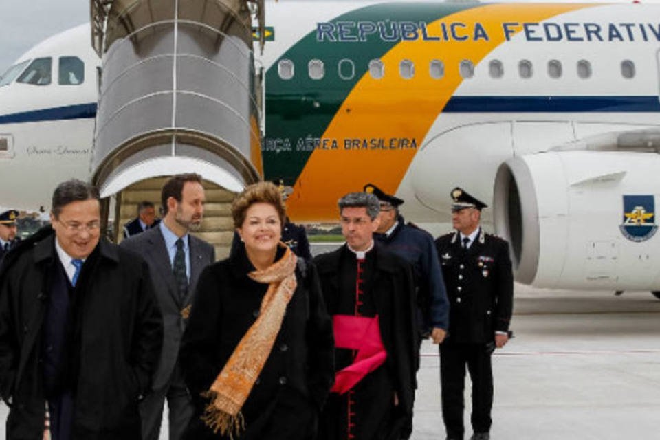 Dilma visita basílica após sua chegada em Roma