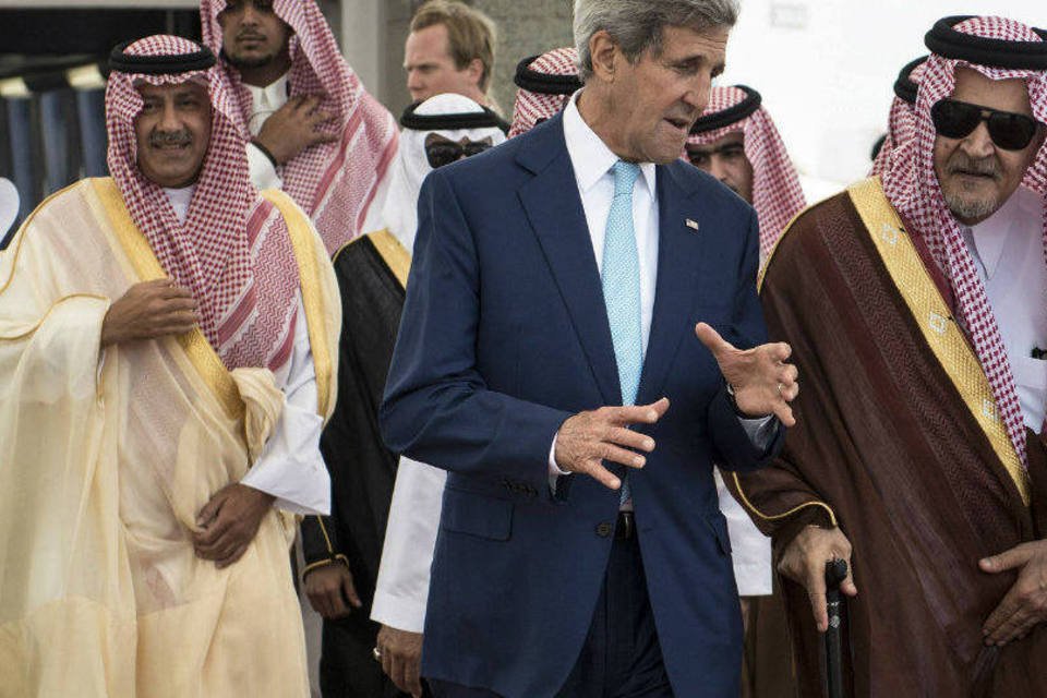 Kerry chega à Arábia Saudita para conseguir apoio contra EI
