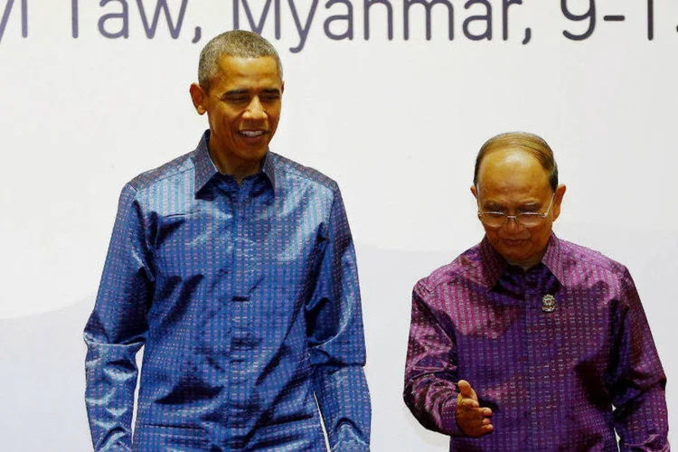 
	O presidente dos EUA, Barack Obama (e), ao lado do presidente de Mianmar, Thein Sein
 (Damir Sagolj/Reuters)