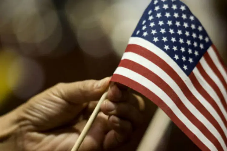 
	Bandeira dos EUA: desacelera&ccedil;&atilde;o &eacute; ligeiramente superior &agrave; esperada pelos analistas
 (David Maung/Bloomberg)