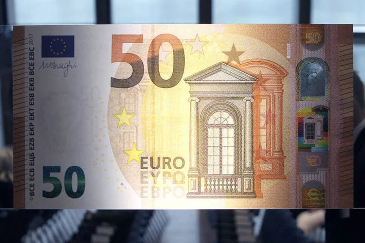 
	Euro: os sinais de seguran&ccedil;a aperfei&ccedil;oados contribuem para a prote&ccedil;&atilde;o da moeda e para que ela seja &quot;ainda mais segura&quot;
 (Ralph Orlowski / Reuters)