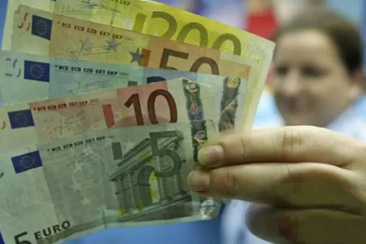 O Tesouro, que queria captar entre 6,8 e 8 bi de euros, pagou um rendimento em queda em dois dos vencimentos oferecidos (Leon Neal/AFP)