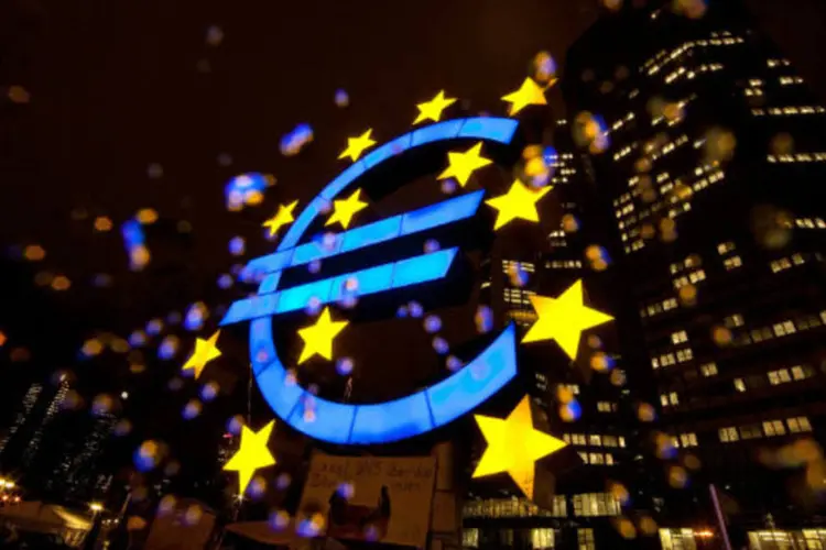 
	S&iacute;mbolo do euro na sede do Banco central Europeu: a ag&ecirc;ncia vai complementar o trabalho do BCE&nbsp;
 (Simon Dawson/Bloomberg)