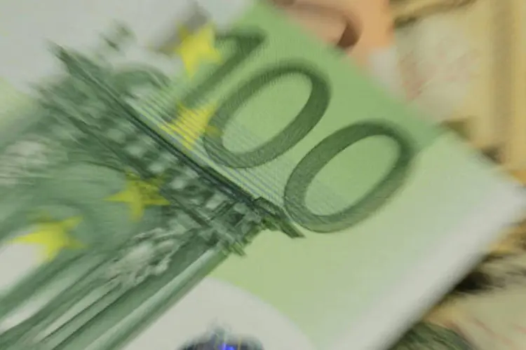 
	&Agrave;s 10h57 (de Bras&iacute;lia), o euro era negociado a US$ 1,3274, ante US$ 1,3272 no fim da tarde de ontem
 (Marcos Santos/USP Imagens)